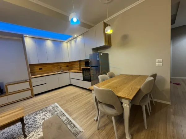 Tirane, jepet me qera apartament 1+1+Ballkon Kati 5, 105 m² 800 € (Kompleksi Marga 1)