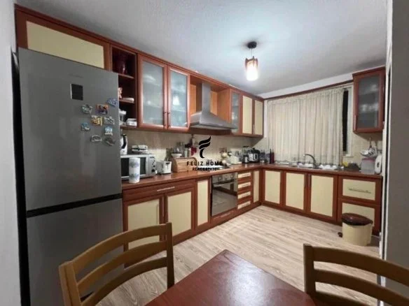 Tirane, shitet apartament 3+1 Kati 4, 120 m² 180.000 € (ALI DEMI)