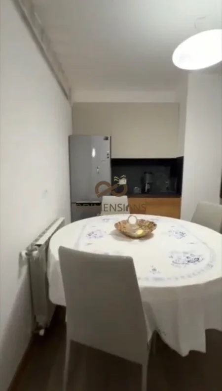 Tirane, jepet me qera 2+1 Kati 5, 98 m² 1.000 € (rruga sales)