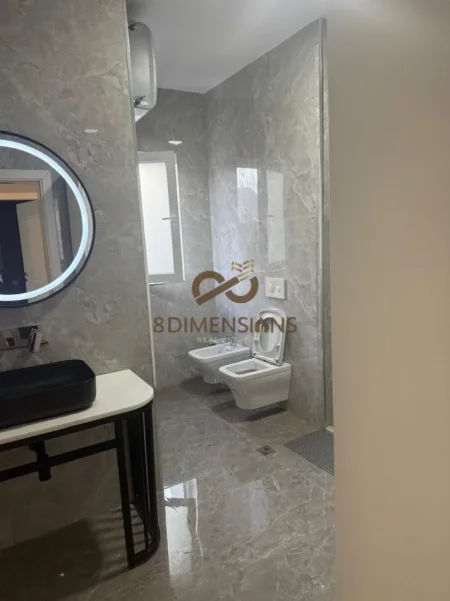 Tirane, jepet me qera apartament 2+1+Ballkon Kati 4, 120 m² 700 € (teg)