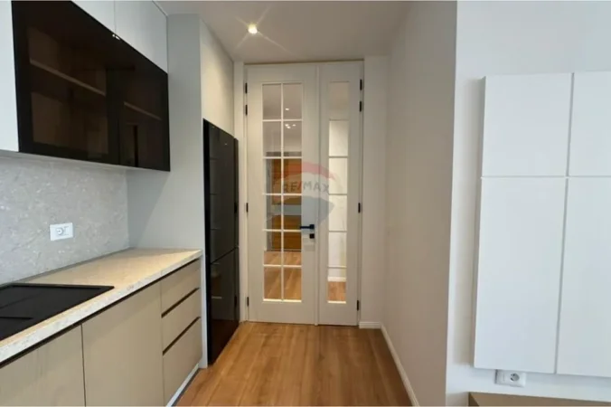 Tirane, jepet me qera apartament 2+1 Kati 4, 89 m² 1.000 €