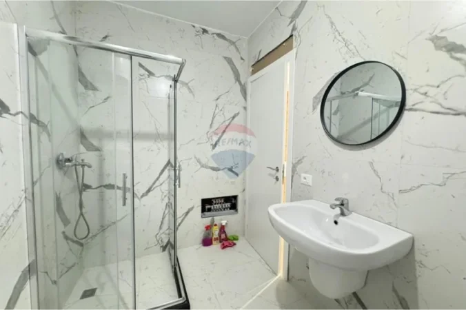 Tirane, jepet me qera apartament 2+1 Kati 4, 89 m² 1.000 €