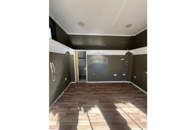 Tirane, jepet me qera ambjent biznesi Kati 0, 15 m² 270 € 