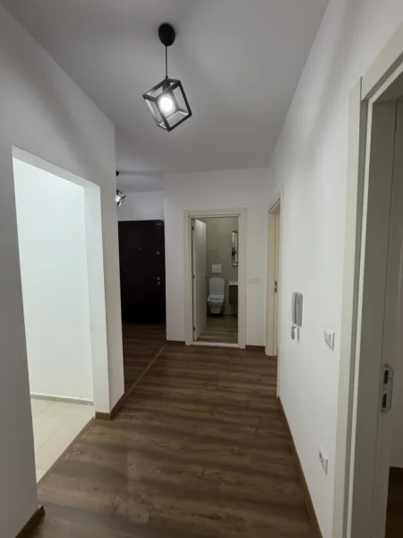 Prishtine, jepet me qera Kati 5, 83 m² 450 € (Tophane Rruga Lidhja e lezhes)