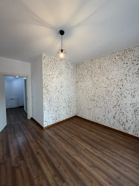 Prishtine, jepet me qera Kati 5, 83 m² 450 € (Tophane Rruga Lidhja e lezhes)