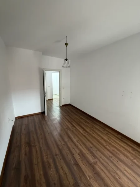 Prishtine, jepet me qera Kati 5, 83 m² 450 € (Tophane Rruga Lidhja e lezhes)