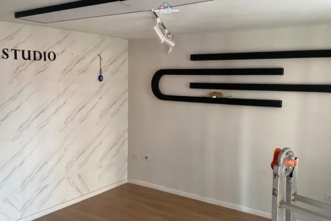 Tirane, jepet me qera dyqan Kati 0, 32 m² 620 € (Rruga Mine Peza)