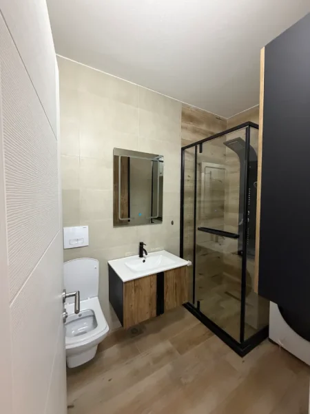 Prishtine, jepet me qera Kati 5, 83 m² 450 € (Tophane Rruga Lidhja e lezhes)