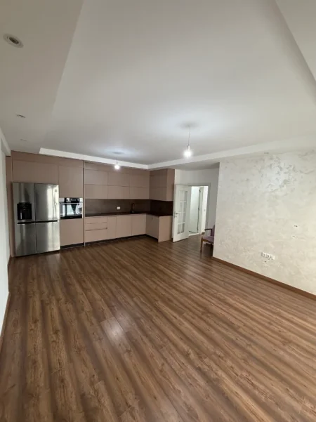 Prishtine, jepet me qera Kati 5, 83 m² 450 € (Tophane Rruga Lidhja e lezhes)