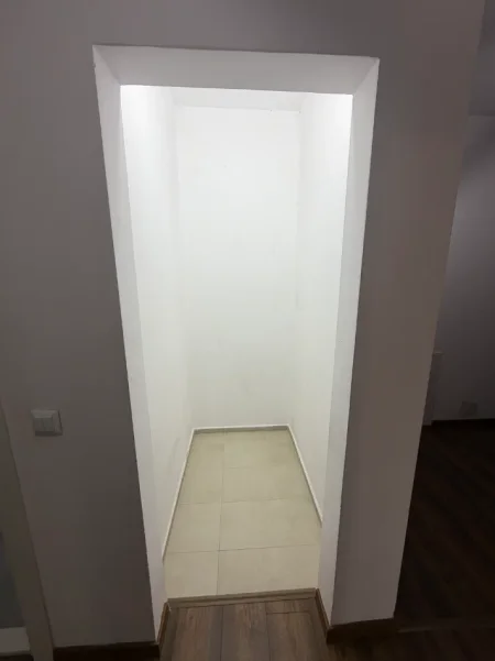Prishtine, jepet me qera Kati 5, 83 m² 450 € (Tophane Rruga Lidhja e lezhes)