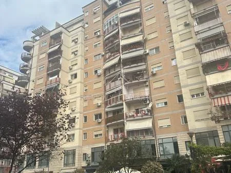 Tirane, jepet me qera apartament 2+1+Ballkon Kati 1, 109 m² 700 € (Don Bosko)