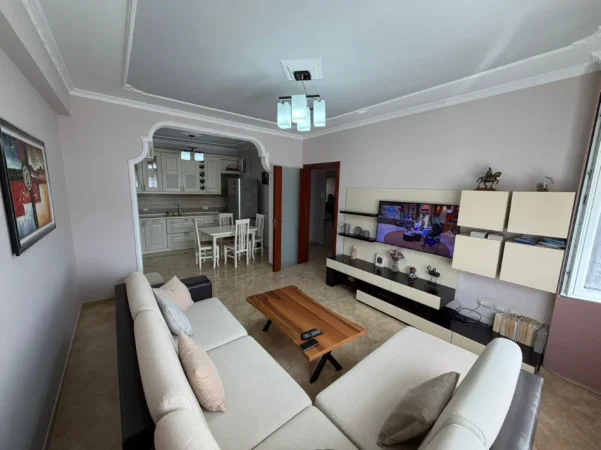 Tirane, jepet me qera apartament 2+1 Kati 5, 700 € (Ali Demi)