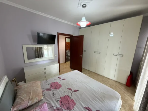 Tirane, jepet me qera apartament 2+1 Kati 5, 700 € (Ali Demi)