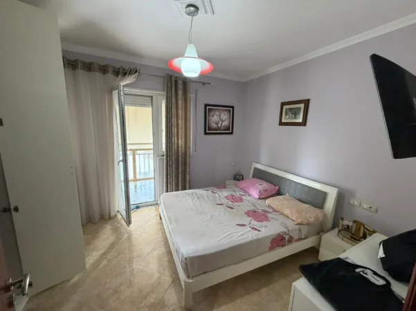 Tirane, jepet me qera apartament 2+1 Kati 5, 700 € (Ali Demi)