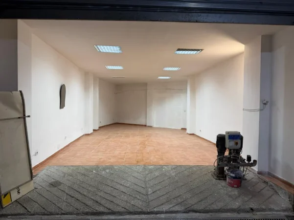 Tirane, jepet me qera garazh | post parkimi Kati -1, 63 m² 250 € (Rruga Tom Plezha)
