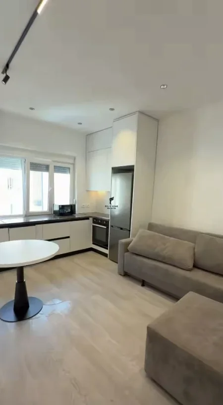 Tirane, jepet me qera apartament 1+1 Kati 4, 44 m² 800 € (BLLOKU)