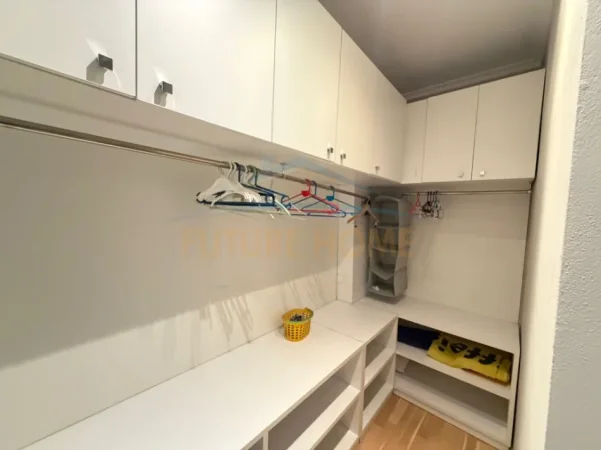 Tirane, jepet me qera apartament 3+1+Ballkon Kati 4, 105 m² 800 € (Stacioni I Trenit)