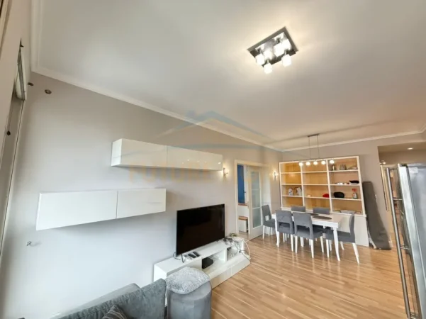 Tirane, jepet me qera apartament 3+1+Ballkon Kati 4, 105 m² 800 € (Stacioni I Trenit)