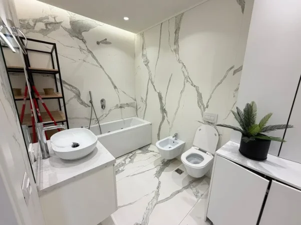 Tirane, jepet me qera apartament 2+1+Ballkon Kati 3, 122 m² 1.500 € (SECRET GARDEN)