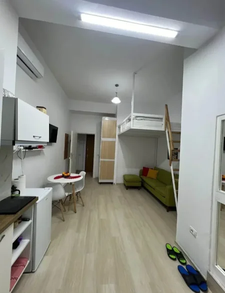 Tirane, jepet me qera garsonier Kati 2, 40 m² 600 € (ish blloku)
