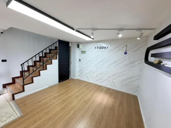 Tirane, jepet me qera dyqan Kati 0, 32 m² 620 € (mine peza)
