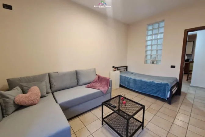 Tirane, jepet me qera apartament 2+1 Kati 4, 75 m² 530 € (Rruga e Kavajes)