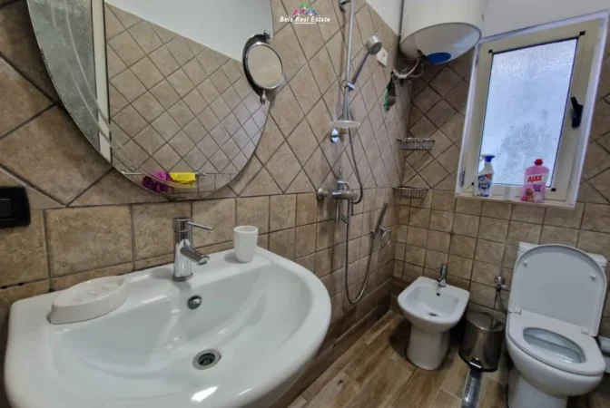 Tirane, jepet me qera apartament 2+1 Kati 4, 75 m² 530 € (Rruga e Kavajes)