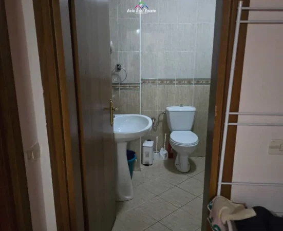 Tirane, jepet me qera apartament 1+1+Ballkon Kati 3, 65 m² 580 € (medar shtylla)