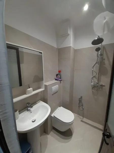 Tirane, jepet me qera apartament 1+1 Kati 1, 60 m² 500 € (DON BOSKO)