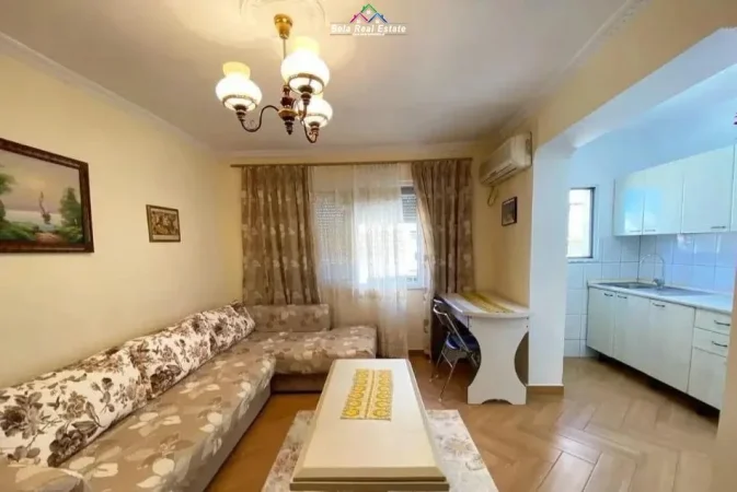 Tirane, jepet me qera apartament 1+1+Ballkon Kati 4, 65 m² 550 € (mine peza)