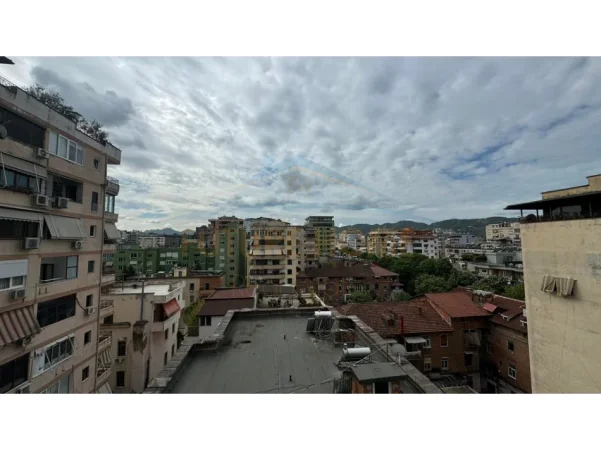 Tirane, jepet me qera apartament 2+1 Kati 7, 118 m² 1.200 € (Bllok)