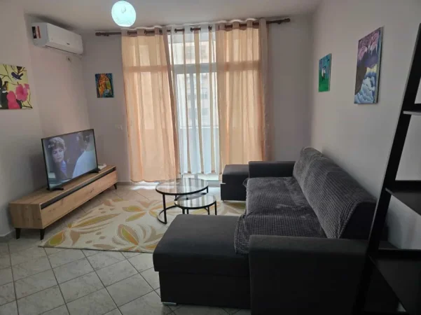 Tirane, jepet me qera apartament 1+1 Kati 3, 65 m² 580 € (Rruga Medar Shtylla)