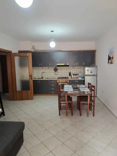 Tirane, jepet me qera apartament 1+1 Kati 3, 65 m² 580 € (Rruga Medar Shtylla)