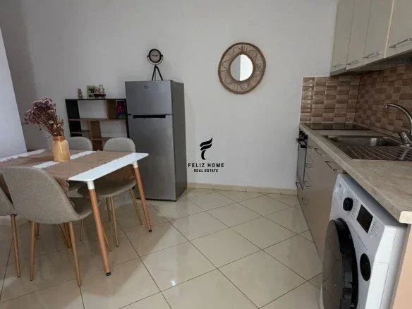 Tirane, jepet me qera apartament 1+1 Kati 3, 50 m² 400 € (RRUGA E DIBRES)