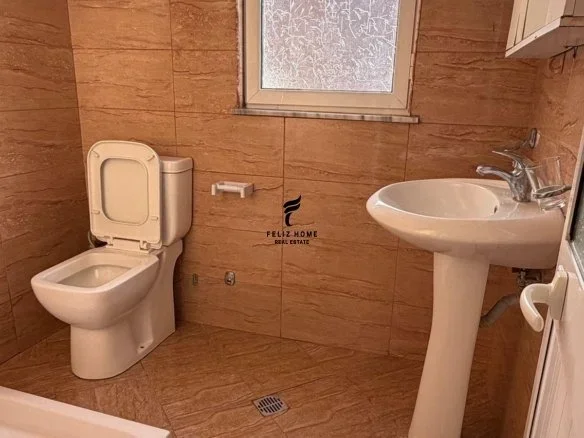 Tirane, jepet me qera apartament 1+1 Kati 3, 50 m² 400 € (RRUGA E DIBRES)