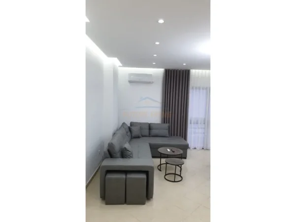 Tirane, jepet me qera apartament 2+1+Ballkon Kati 3, 580 € (teodor keko)