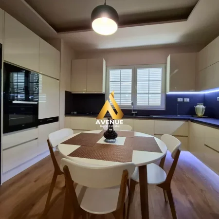 Shqiperi, jepet me qera apartament 2+1 Kati 2, 110 m² 600 € 