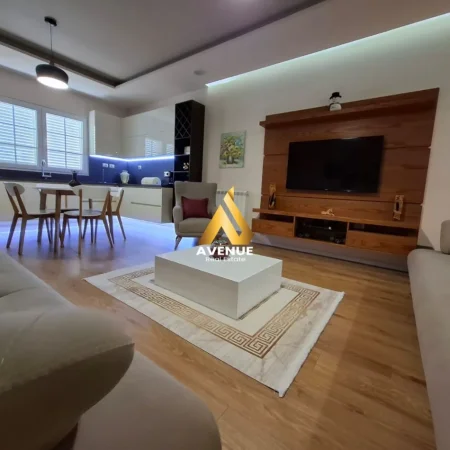 Shqiperi, jepet me qera apartament 2+1 Kati 2, 110 m² 600 € 