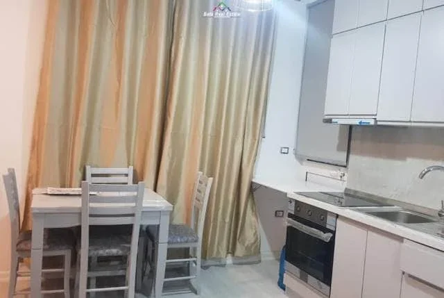 Tirane, jepet me qera apartament 1+1+Ballkon Kati 2, 60 m² 700 € (komuna e parisit)