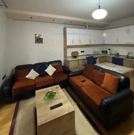 Tirane, jepet me qera apartament 2+1+Ballkon Kati 2, 90 m² 450 € (Fresku)