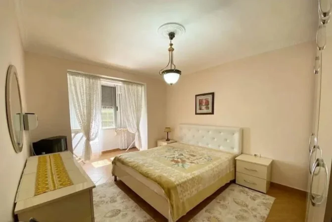 Tirane, jepet me qera apartament 1+1 Kati 4, 65 m² 550 € (Rruga Mine Peza)