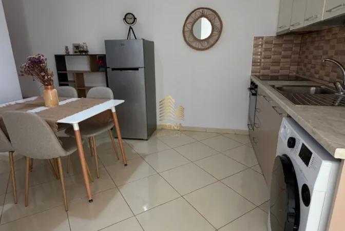 Tirane, jepet me qera apartament 1+1 Kati 3, 50 m² 400 € (Spitali QSUT)