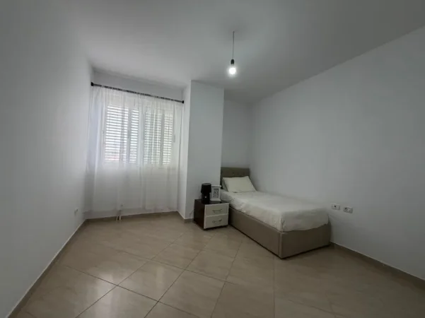 Tirane, jepet me qera apartament 2+1+Ballkon Kati 3, 90 m² 600 € 