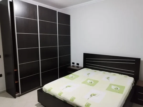 Tirane, jepet me qera apartament 1+1 Kati 3, 50 m² 400 € (Spitali Amerikan 2)