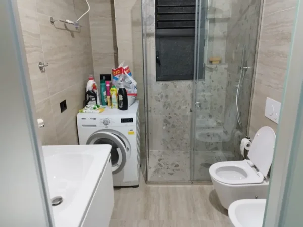 Tirane, jepet me qera apartament 1+1 Kati 3, 50 m² 400 € (Spitali Amerikan 2)