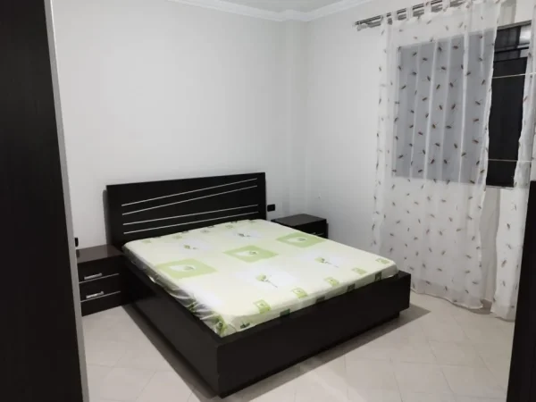Tirane, jepet me qera apartament 1+1 Kati 3, 50 m² 400 € (Spitali Amerikan 2)