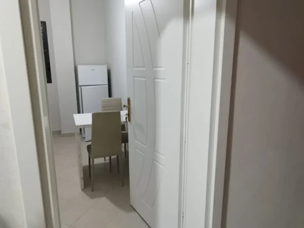 Tirane, jepet me qera apartament 1+1 Kati 3, 50 m² 400 € (Spitali Amerikan 2)