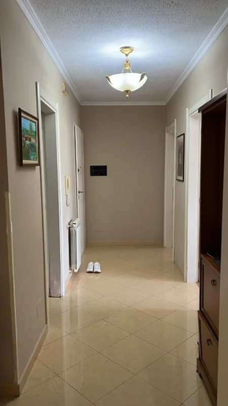 Tirane, jepet me qera apartament 2+1 , 1.000 € (bllok)