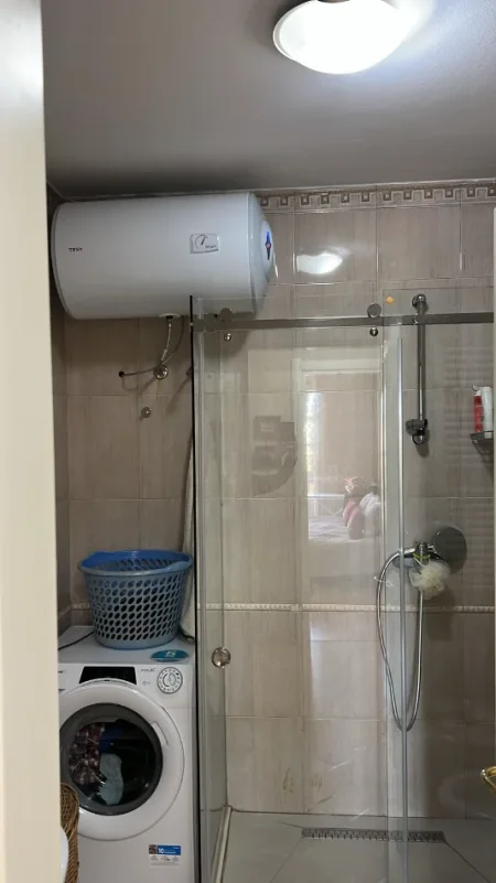 Tirane, jepet me qera apartament 2+1 , 1.000 € (bllok)