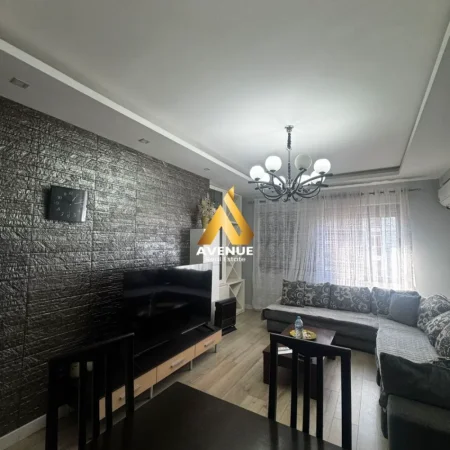 Tirane, jepet me qera apartament 1+1 Kati 4, 70 m² 450 € (rruga muhamet deliu)